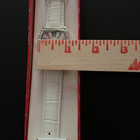 Disney Time Works Tinkerbell Watch White Embossed leather adjustable strap NIB - Picture 6 of 8